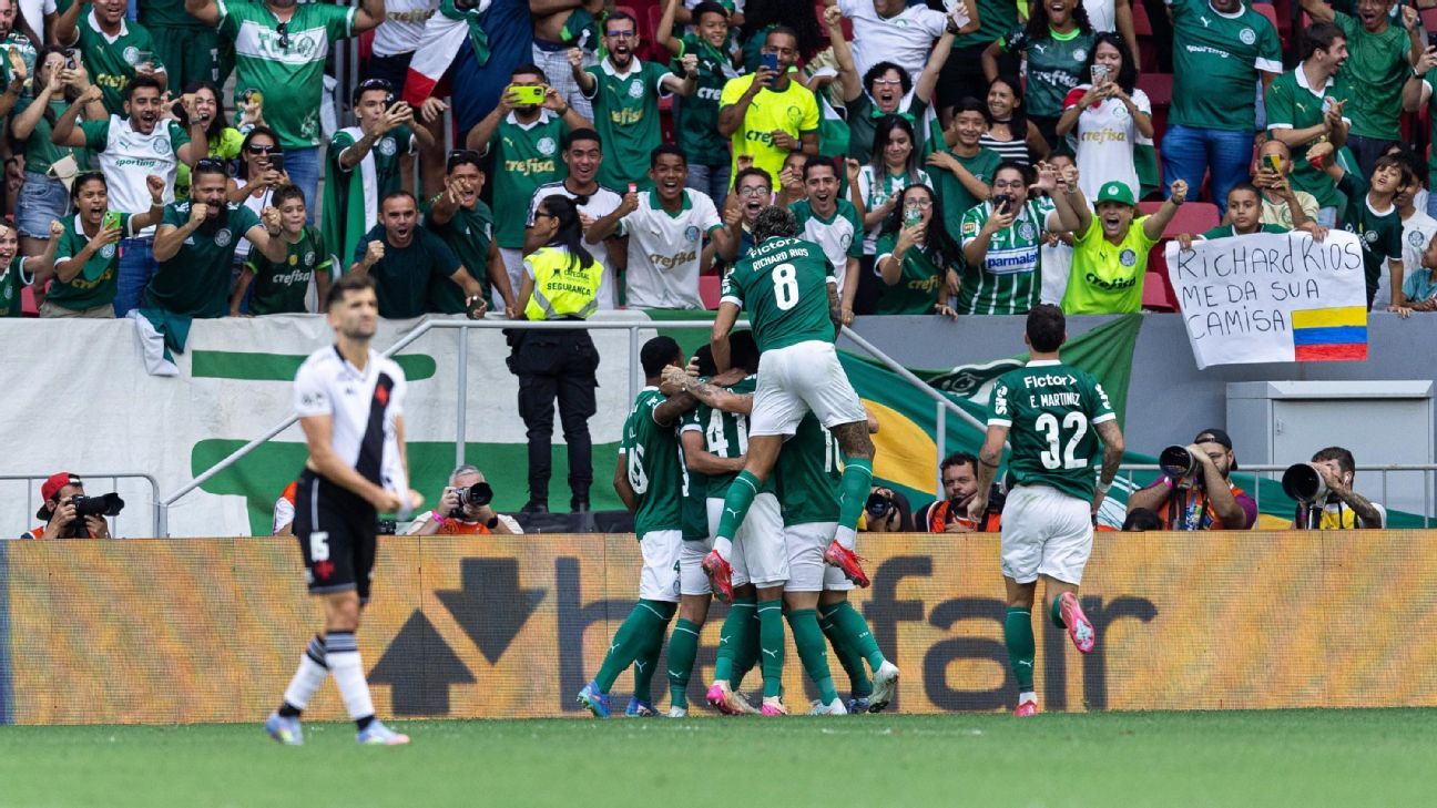 Palmeiras celebra primeiro gol de Vitor Roque e fim do jejum.