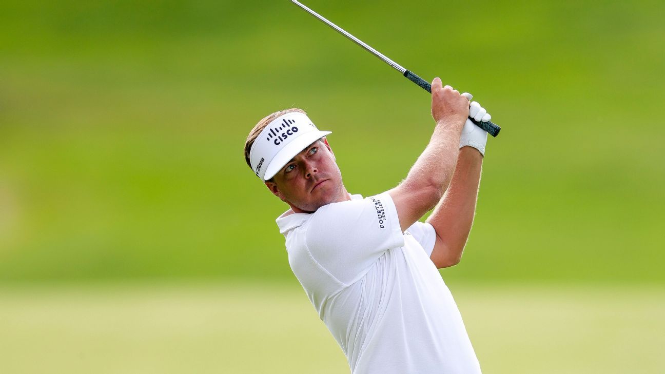 Mitchell leads Truist with record 61; Rory 5 back