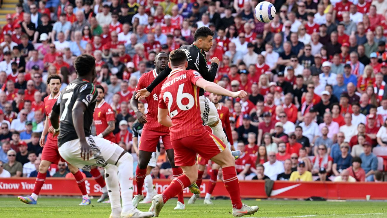 Em retorno ao Anfield após título, Liverpool abre 2 a 0, mas Arsenal reage e estraga festa com empate