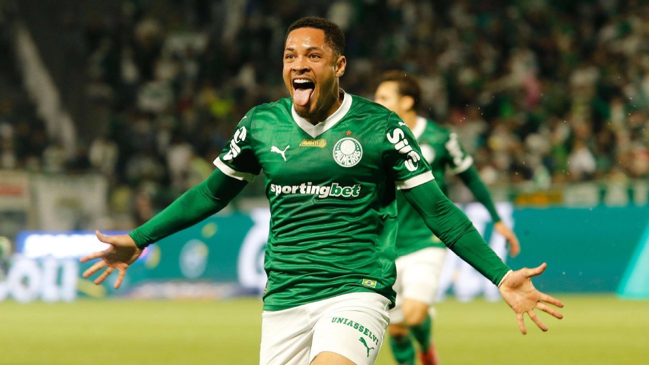 Palmeiras faz com Vitor Roque nos acréscimos, tira invencibilidade do São Paulo e retoma liderança do Brasileirão