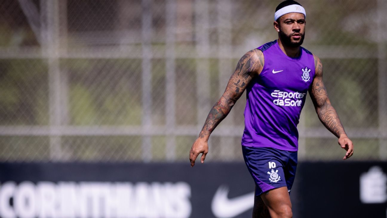 Memphis Depay sofre lesão em treino e desfalca Corinthians em jogo decisivo da Sul-Americana