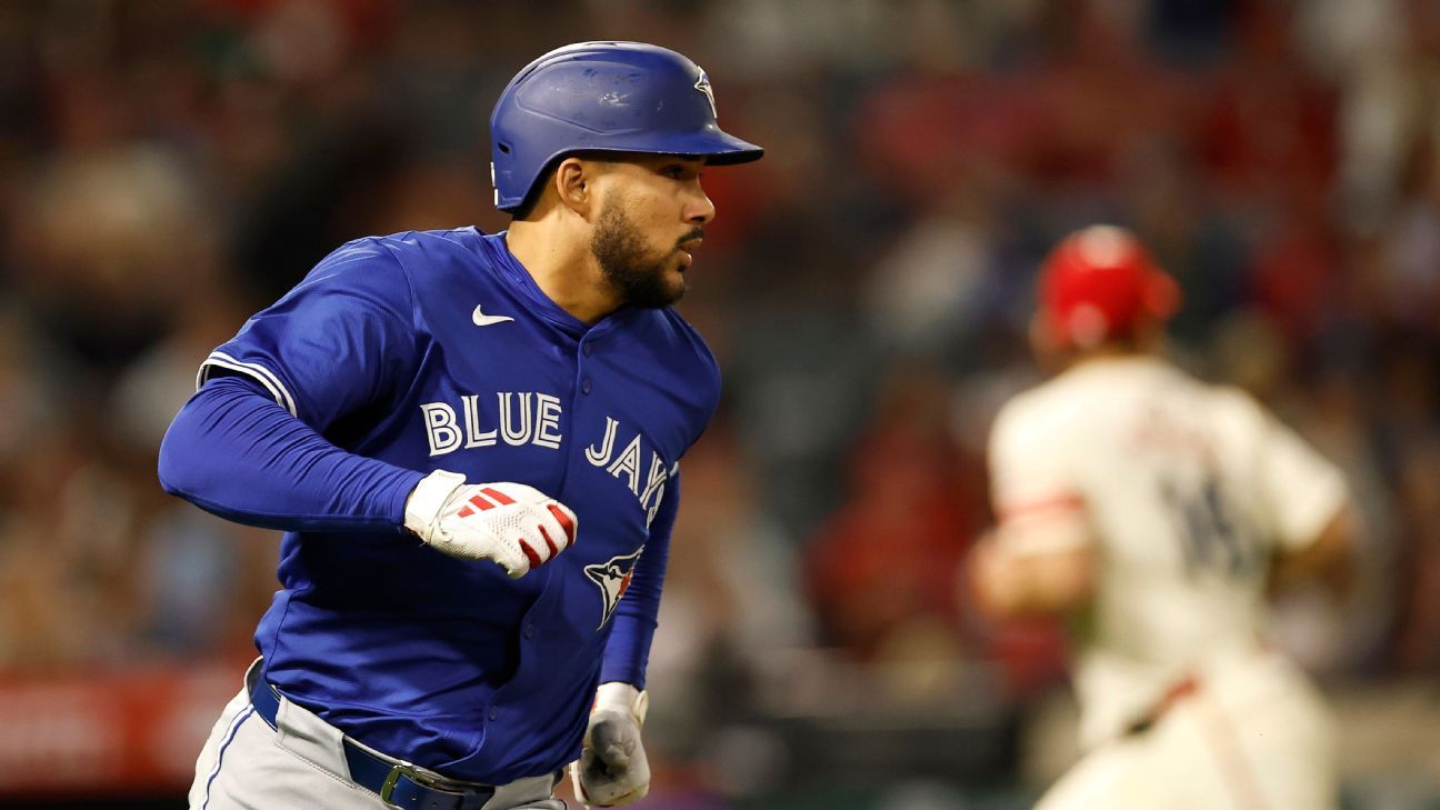 Jays put Santander on IL with shoulder injury