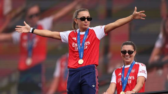 Arsenal Win Champions League | Women's Football News Katie McCabe celebrating with Arsenal fans