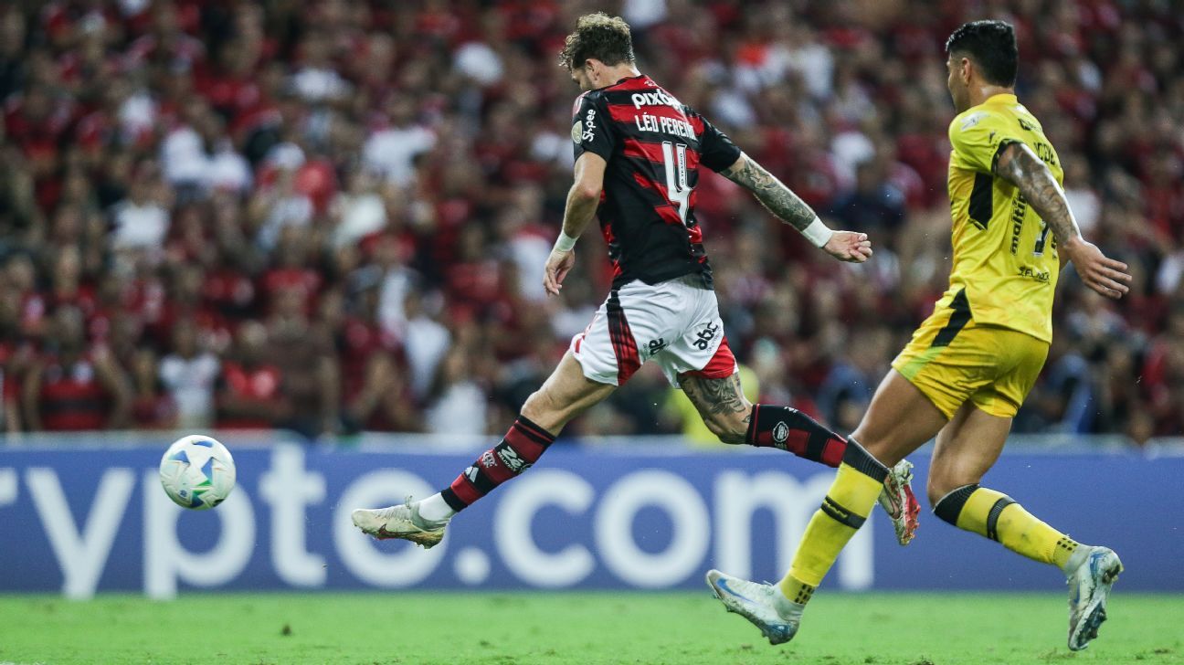 Flamengo avança às oitavas da Libertadores com herói improvável em jogo nervoso.