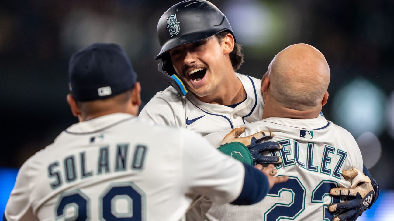 Mariners prospect Young makes MLB debut in win