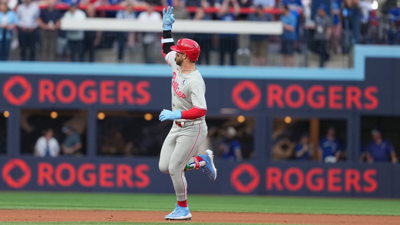 Back from injury, Phils’ Harper homers in 1st AB