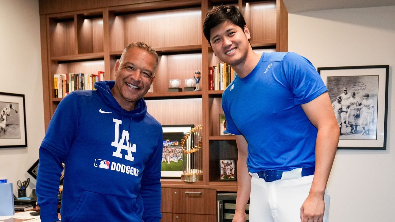 Dodgers manager Dave Roberts jokingly gives Shohei Ohtani remote car for his daughter