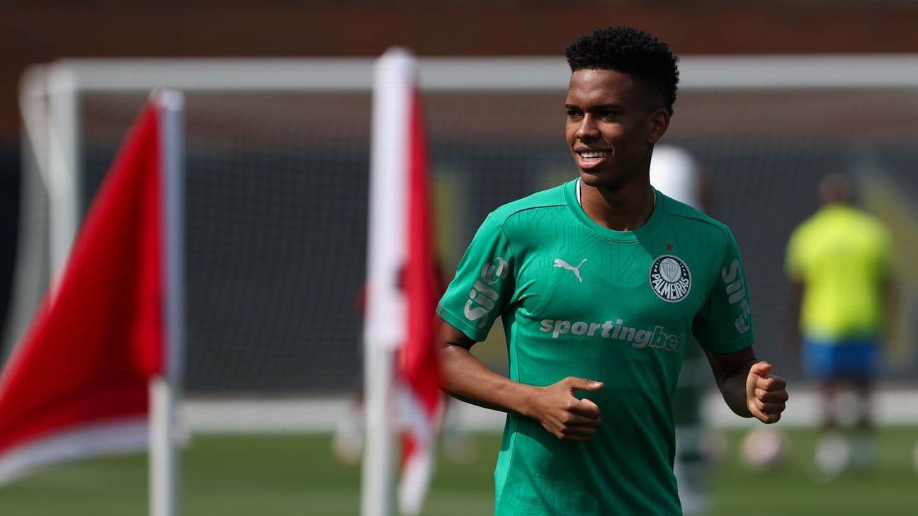 PREPARAÇÃO INICIADA: Abel exibe vídeo e Palmeiras treina taticamente para enfrentar Porto no Mundial