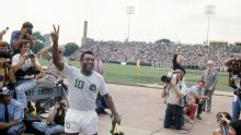 Ex-zagueiro tem a última camisa usada por Pelé em jogo oficial e não a trocou nem por Ferrari