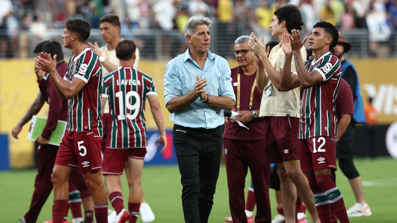 Vestiário do Fluminense tem discurso de Thiago Silva, Renato emocionado e promessa: 'Vamos para o Brasil para ser campeão'