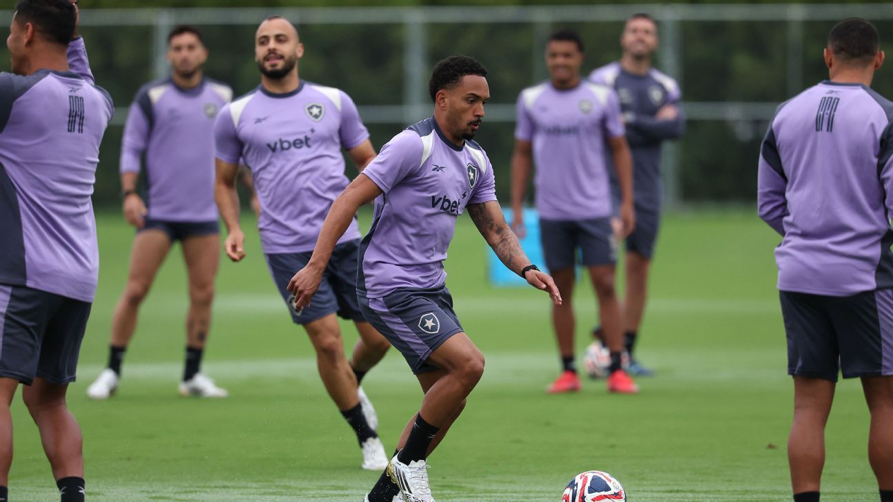 DESFALQUE RIVAL! Botafogo pode perder zagueiro por lesão contra o Palmeiras