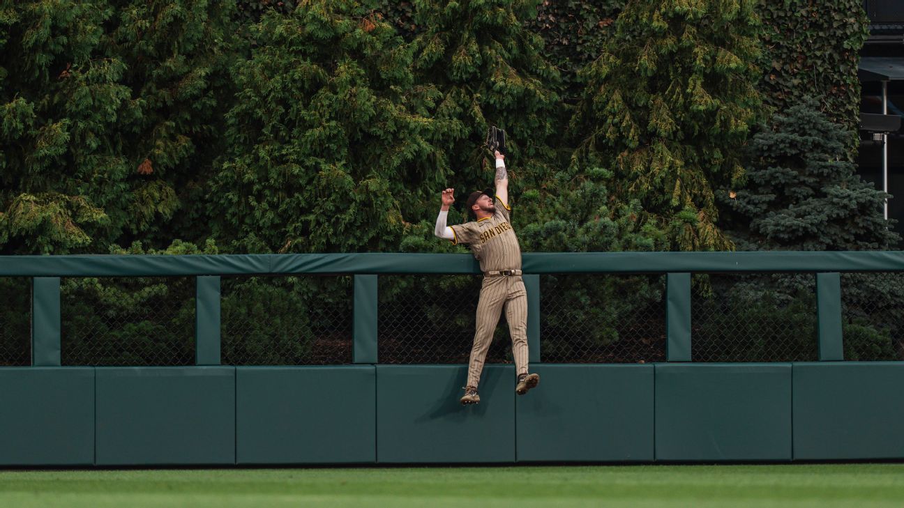 Padres centerfielder Jackson Merrill robs Phillies home run with high-flying catch