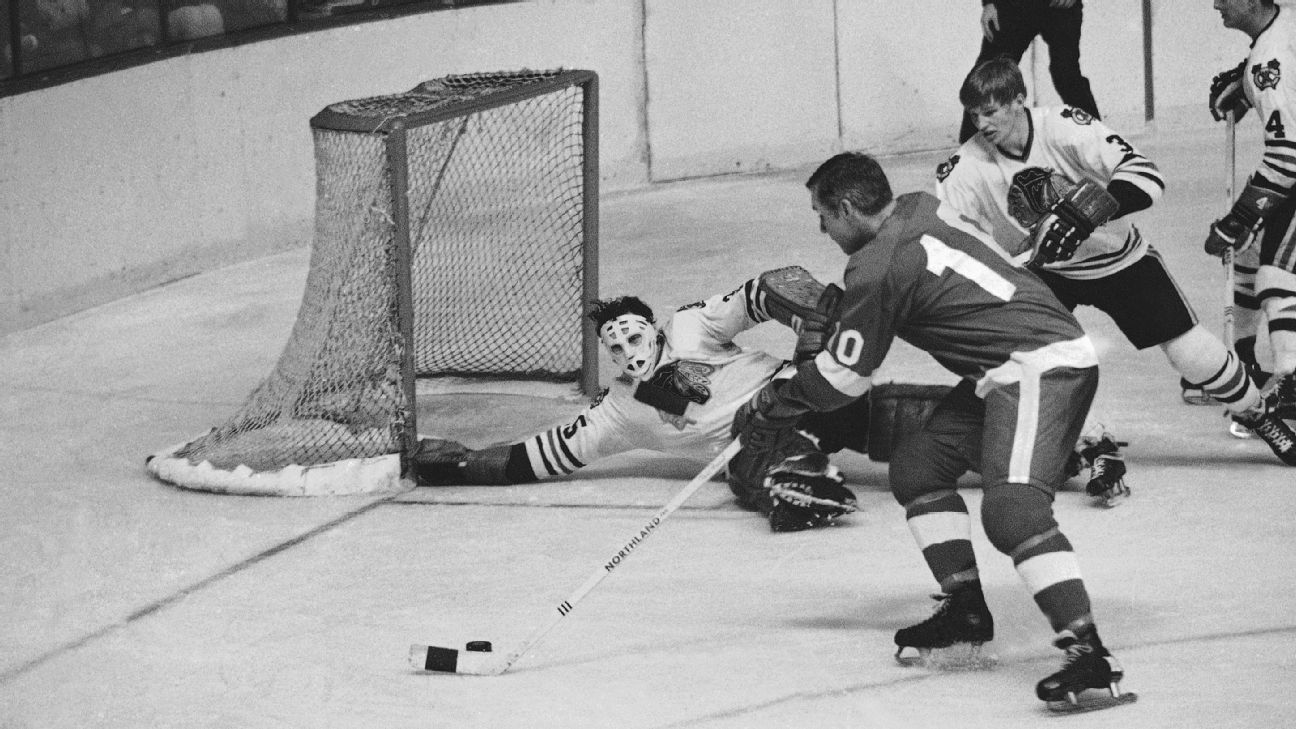 Red Wings legend Alex Delvecchio dies at 93