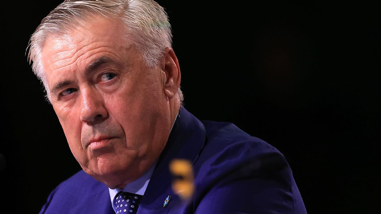 Encontro entre Samuel Lino, do Flamengo, e Carlo Ancelotti no Rio