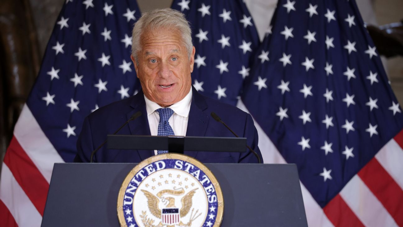 Cyclist LeMond receives Congressional Gold Medal