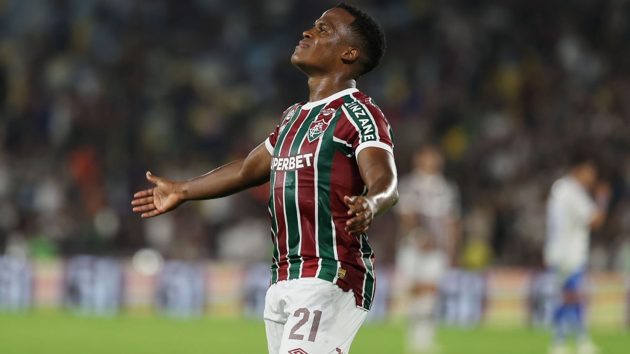 Em adeus ao Fluminense, Arias ganha homenagem e é ovacionado pela torcida no Maracanã