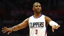 Chris Paul llega a los Raptors en cambio de tres equipos, fuentes