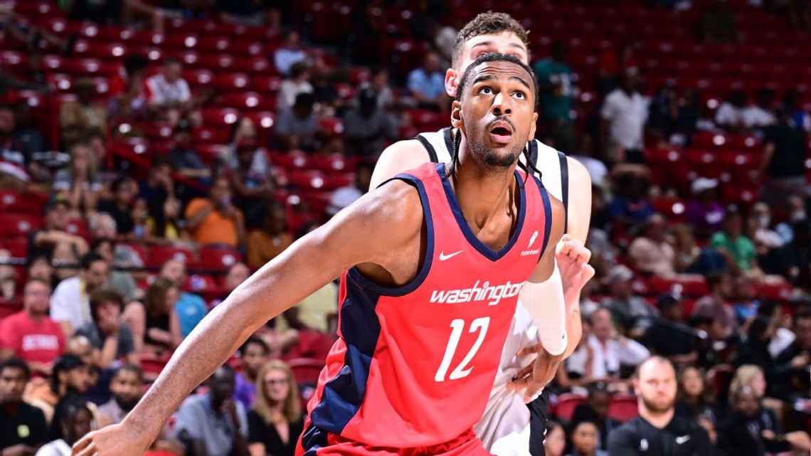 Alex Sarr shows versatility