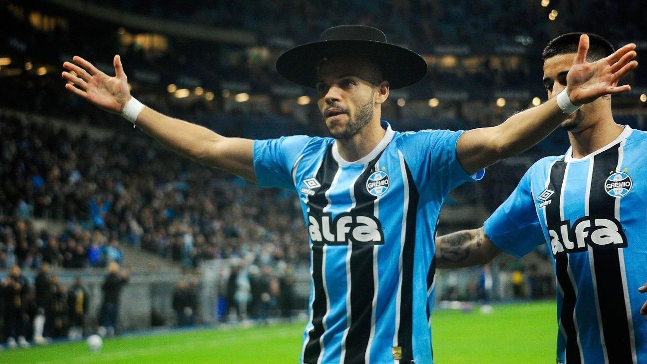 Goleiro comete dois pênaltis em 5 minutos, Grêmio vence Fortaleza e se distancia do Z-4.