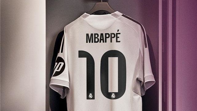 Jugadores icónicos del Real Madrid 🇪🇸 que vistieron en su dorsal la número 9 Jugadores icónicos del Real Madrid 🇪🇸 que vistieron en su dorsal la número 9