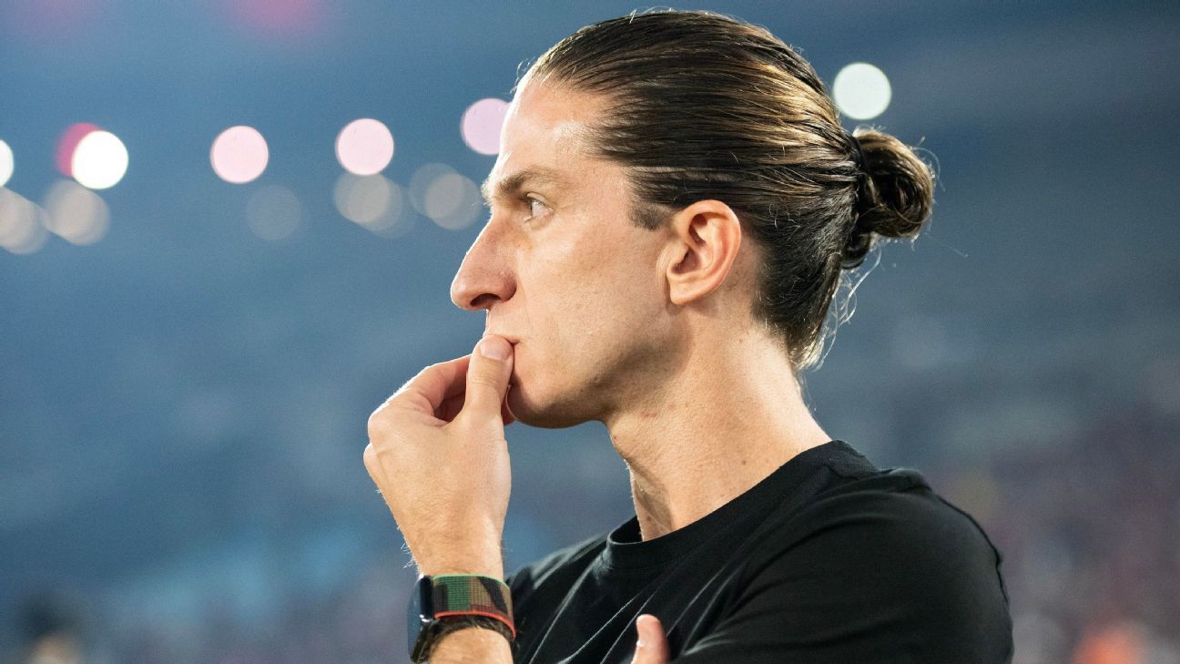 Filipe Luís apoia estratégia de saída de bola do Flamengo após gol do Atlético-MG