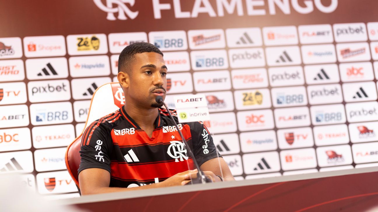 Samuel Lino detalhes conversa com Memphis Depay e explica saída da base do Flamengo