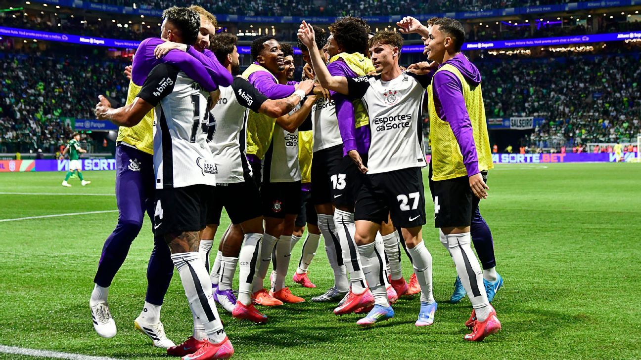 Provocação: Jogadores do Corinthians cutucam Palmeiras após eliminação no campeonato.