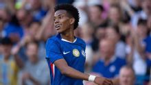 'Surpreendente', 'promissor' e 'fantástico': jornais vão à loucura com Estêvão titular no Chelsea