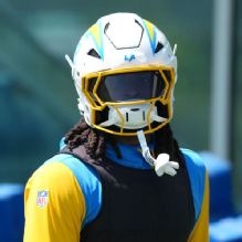 Najee Harris exits Broncos-Chargers on cart after injury