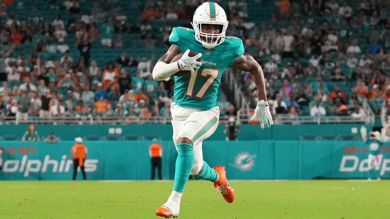 Field Yates fantasy football favorites - Jaylen Waddle, TreVeyon Henderson among popular draft targets - ESPN