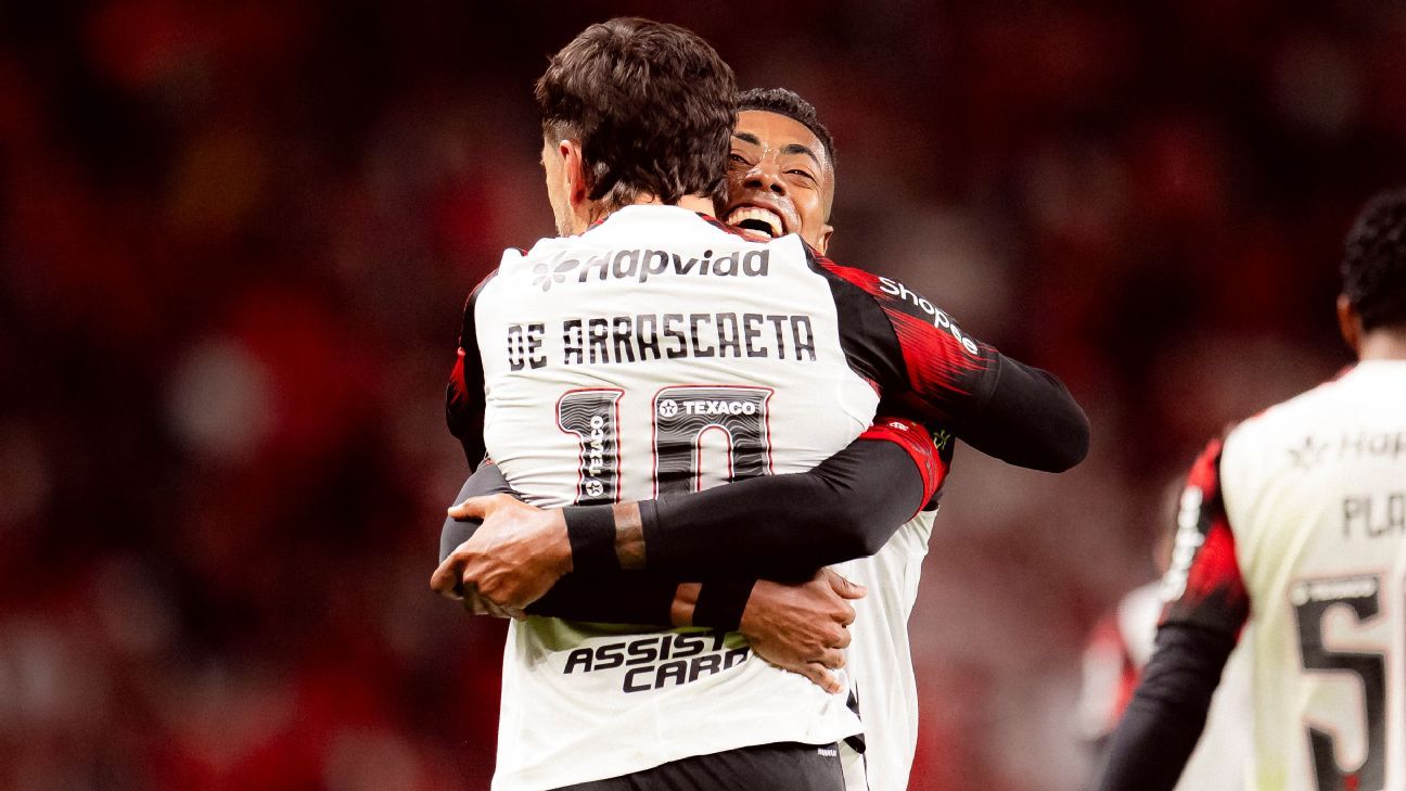 Premiação do Flamengo na Libertadores após eliminar o Inter nas oitavas de final