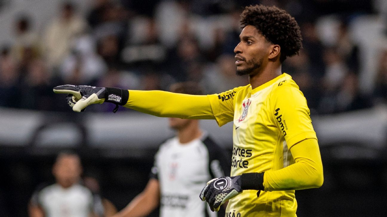 Da altitude com seleção até Corinthians, Hugo festeja noite e brinca: 'Paguei o jatinho com esse pênalti defendido'