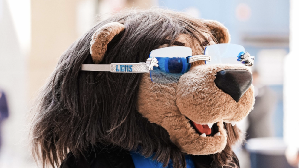 NFL Week 2: Best team arrivals -- from Lions mascot Roary to TE Travis Kelce and HC Andy Reid