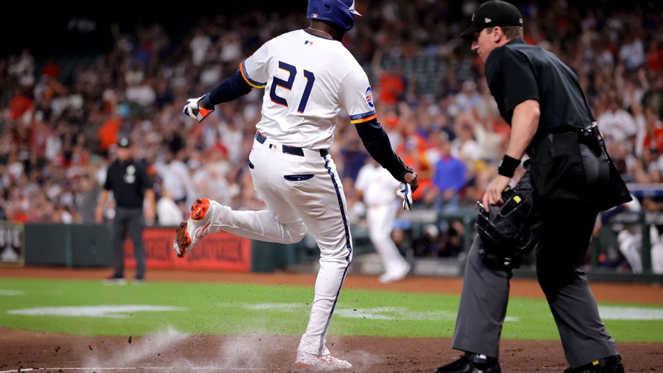 Astros' Alvarez sprains ankle crossing home plate