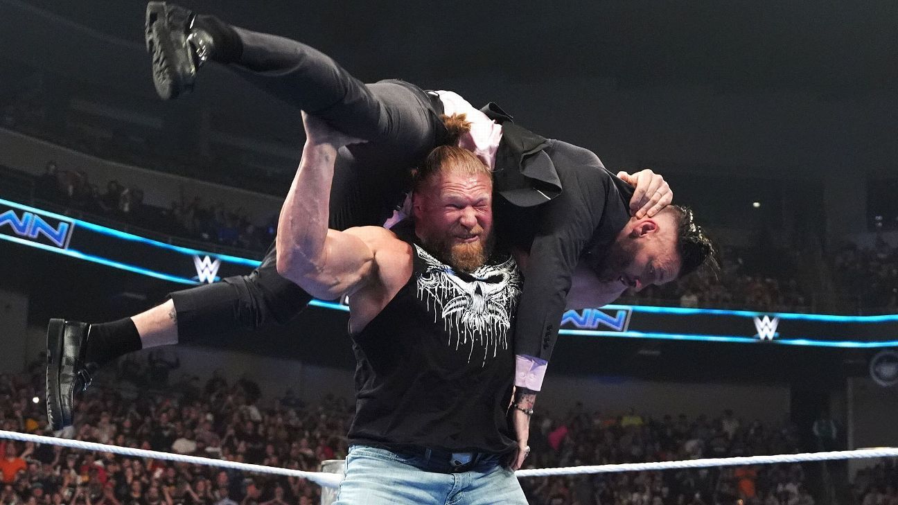 WWE SmackDown takeaways: Contracts for Wrestlepalooza signed