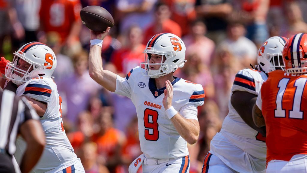 Syracuse shocks Clemson but loses QB Angeli