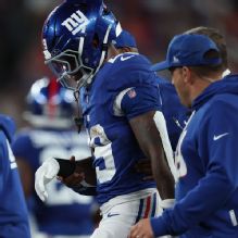 Giants RB Tyrone Tracy exits with shoulder injury vs. Chiefs