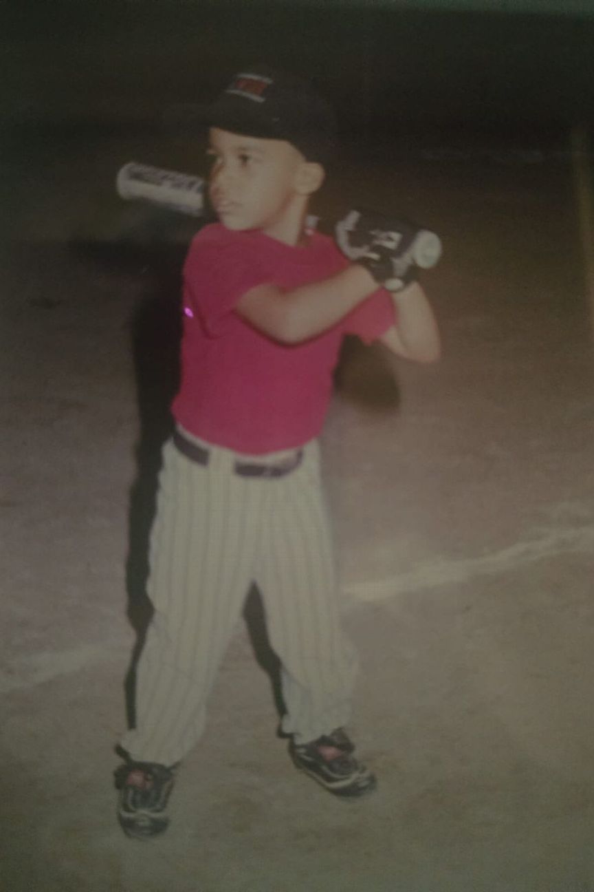 Juan Soto con una pelota de béisbol