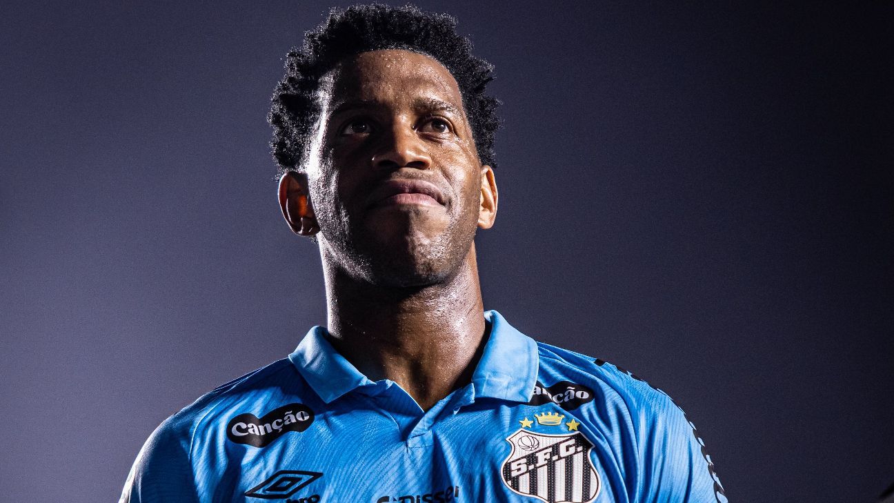 Gil revela sentimento de traição no Santos: 'Piores semanas da carreira'
