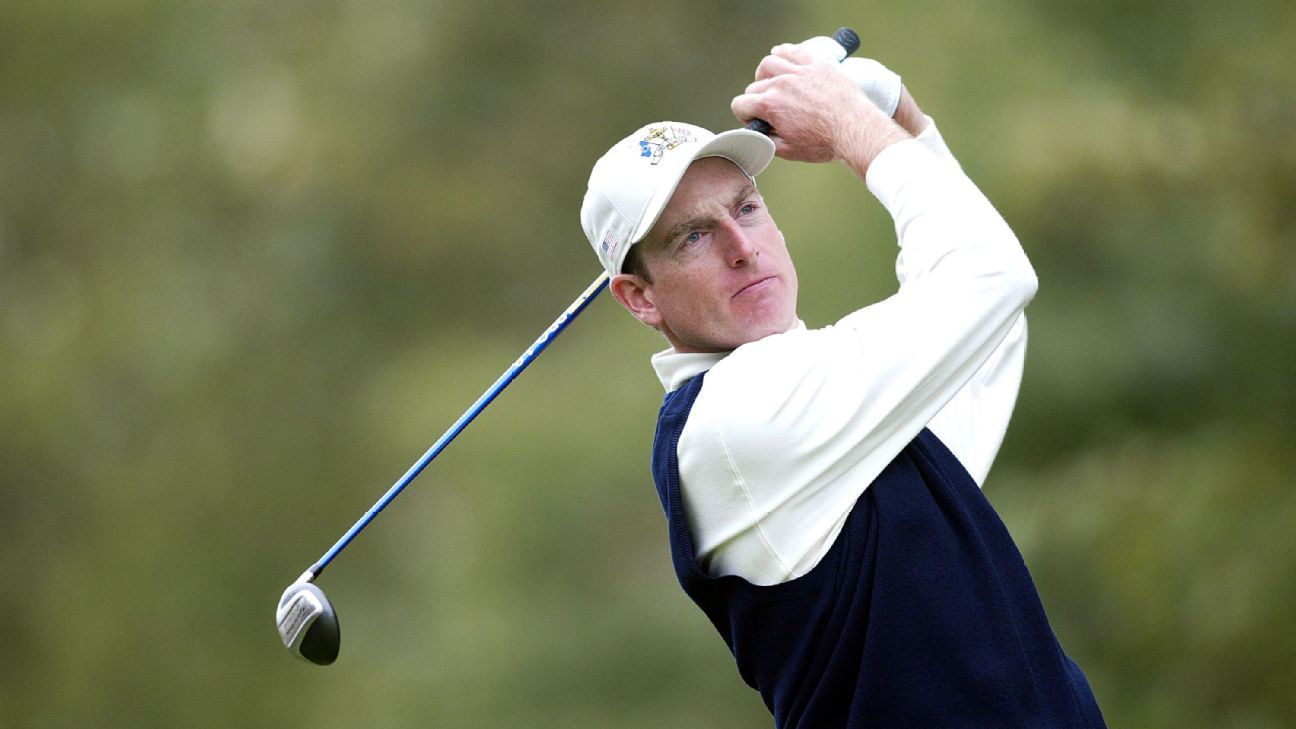 Jim Furyk en Ryder Cup 2002 con camiseta blanca