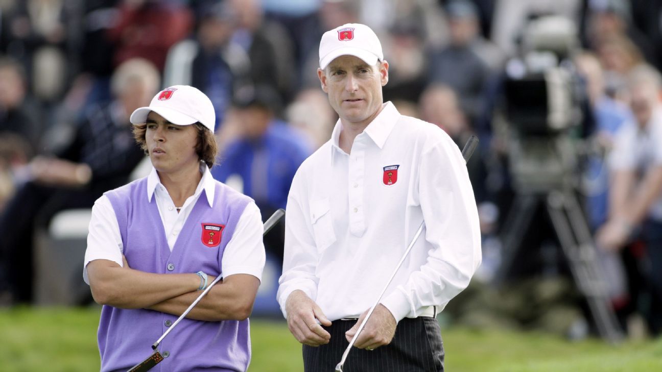 Rickie Fowler con chaleco lavanda en Ryder Cup 2010