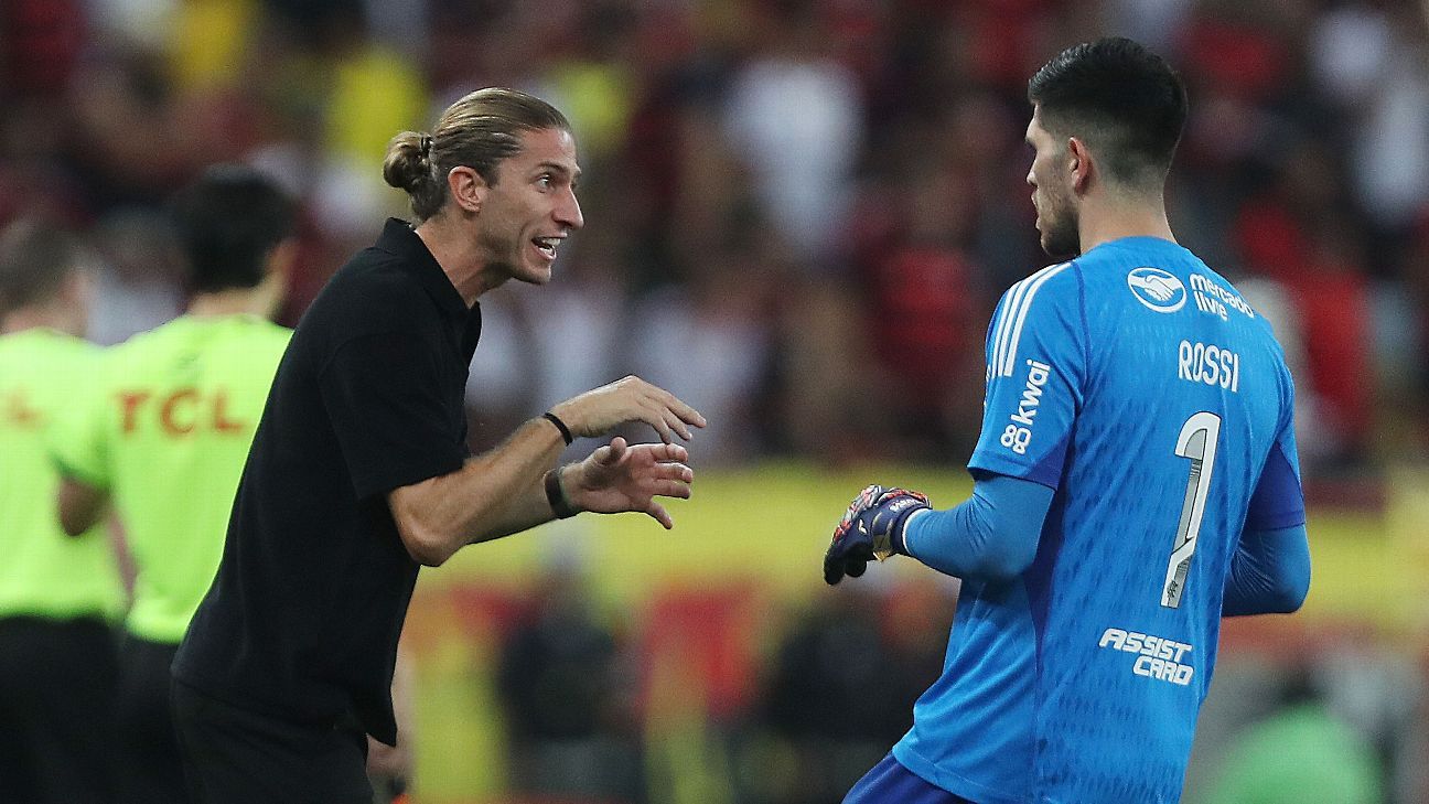 Filipe Luís revela papo que teve com Rossi antes de disputa de pênaltis pelo Flamengo: 'Errei antes e vou classificar a gente'