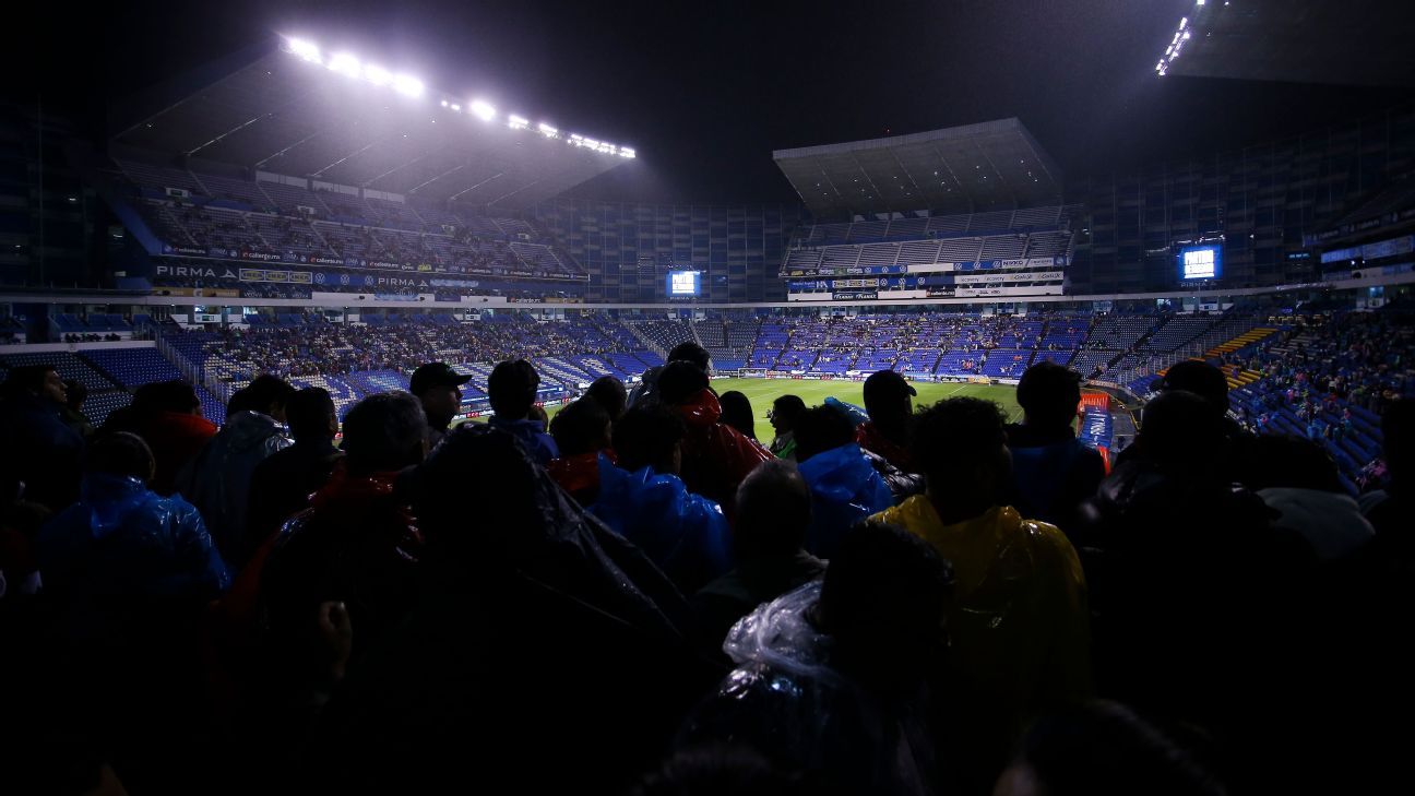 Le début de Puebla vs Chivas est retardé par la tempête