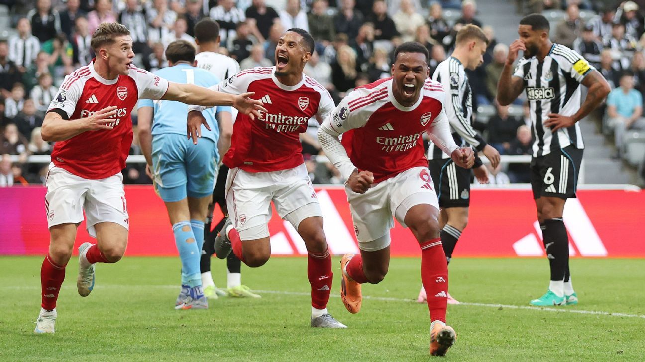Gabriel celebra tras asegurar una victoria vital para el Arsenal.