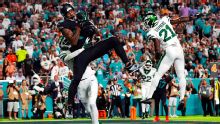 Dolphins offense gets going in MNF win over Jets, but loses Tyreek Hill