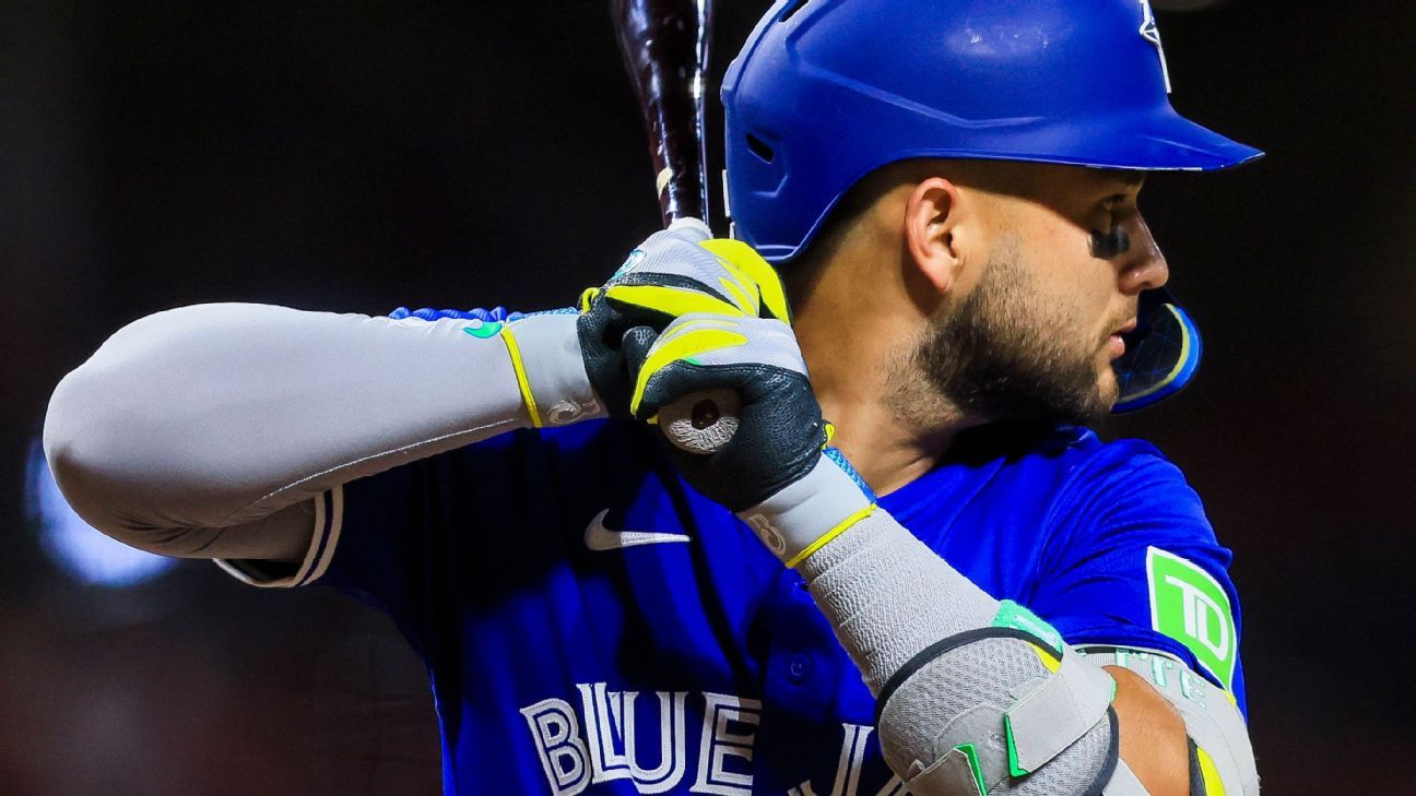 Blue Jays SS Bichette hoping to return in ALDS