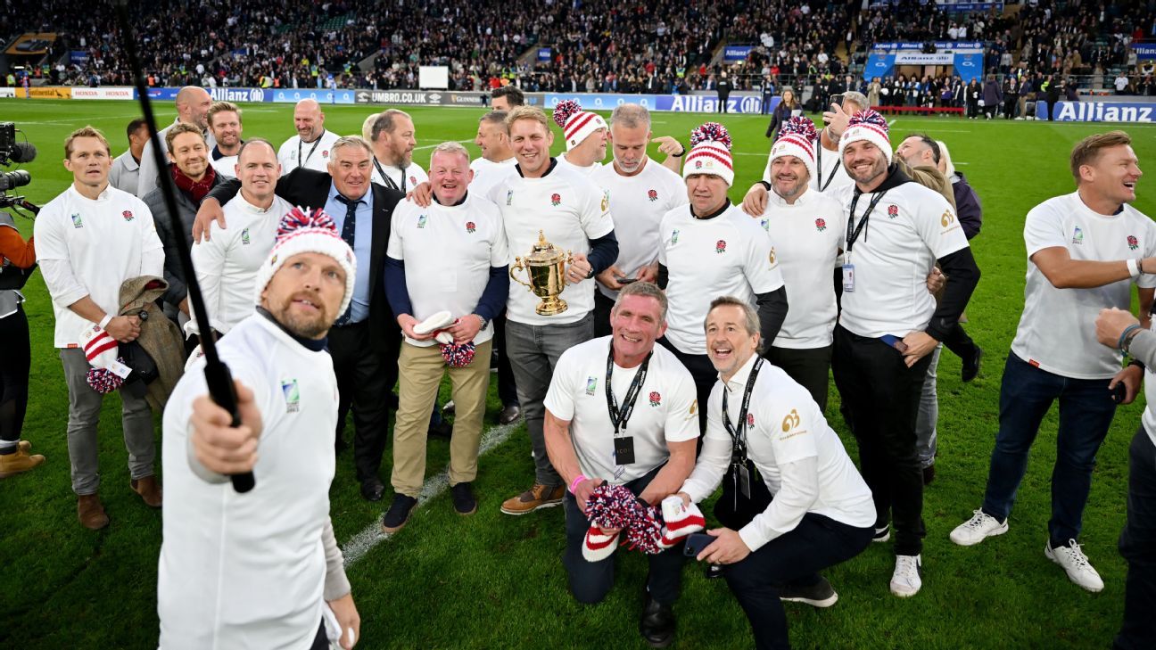 Lewis Moody (centro) fue una pieza clave del equipo ganador de la Copa Mundial de 2003 de Inglaterra.