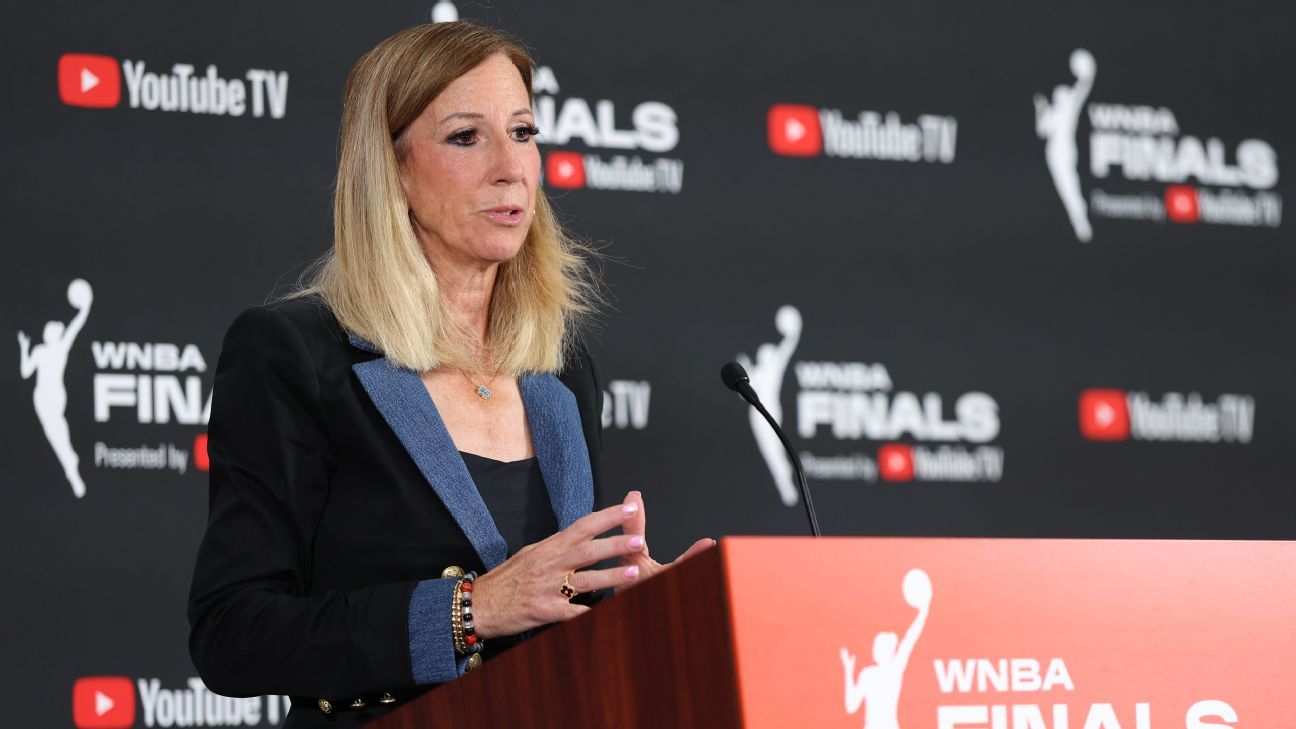 Cathy Engelbert abrió su mandato como comisionada de la WNBA con un nuevo CBA. Ahora, la comisionada es el blanco de las críticas de las jugadoras en medio de las negociaciones de uno nuevo.