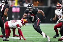 Falcons pick up fifth-year option for RB Bijan Robinson