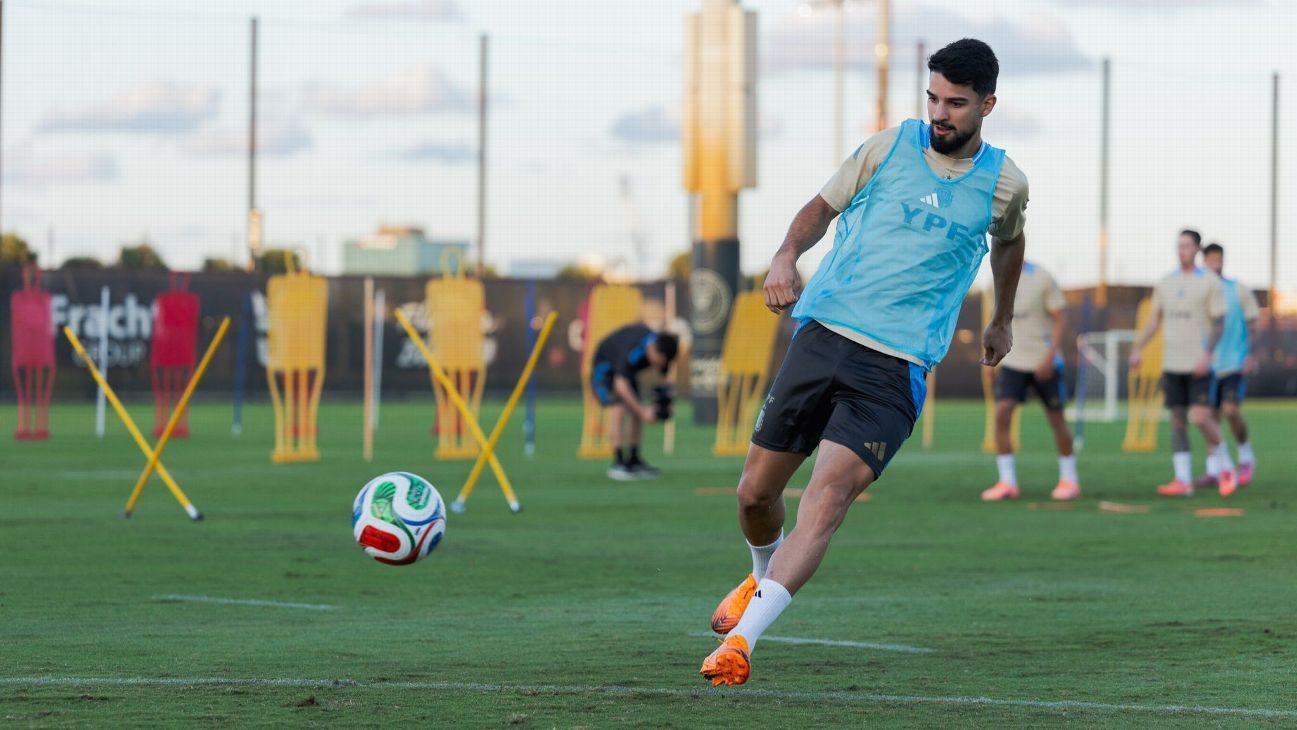 Scaloni se encanta com Flaco Lopez, diz que viu 'salto importante' com Palmeiras e admite espaço maior na Argentina